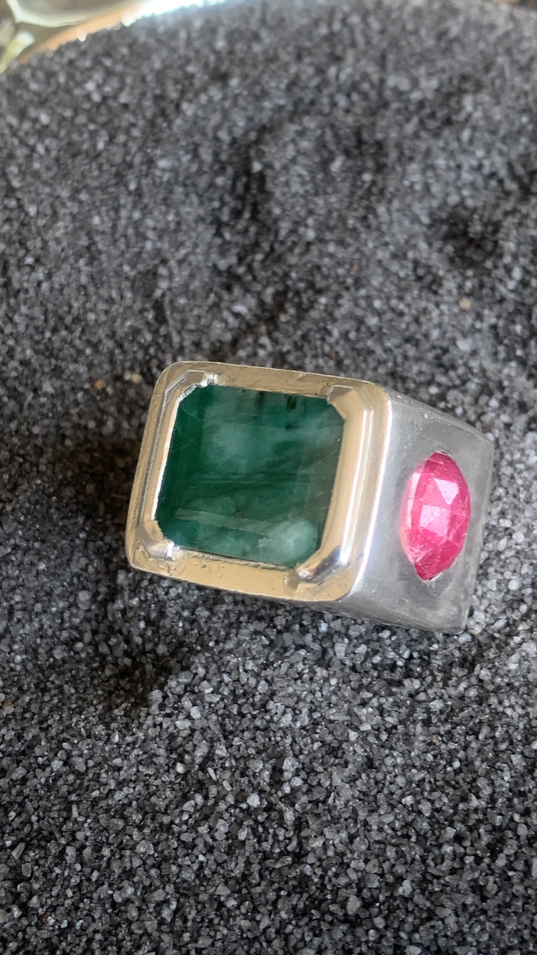 Anillo Plata 950 Raíz de esmeralda y Raíces de Rubi