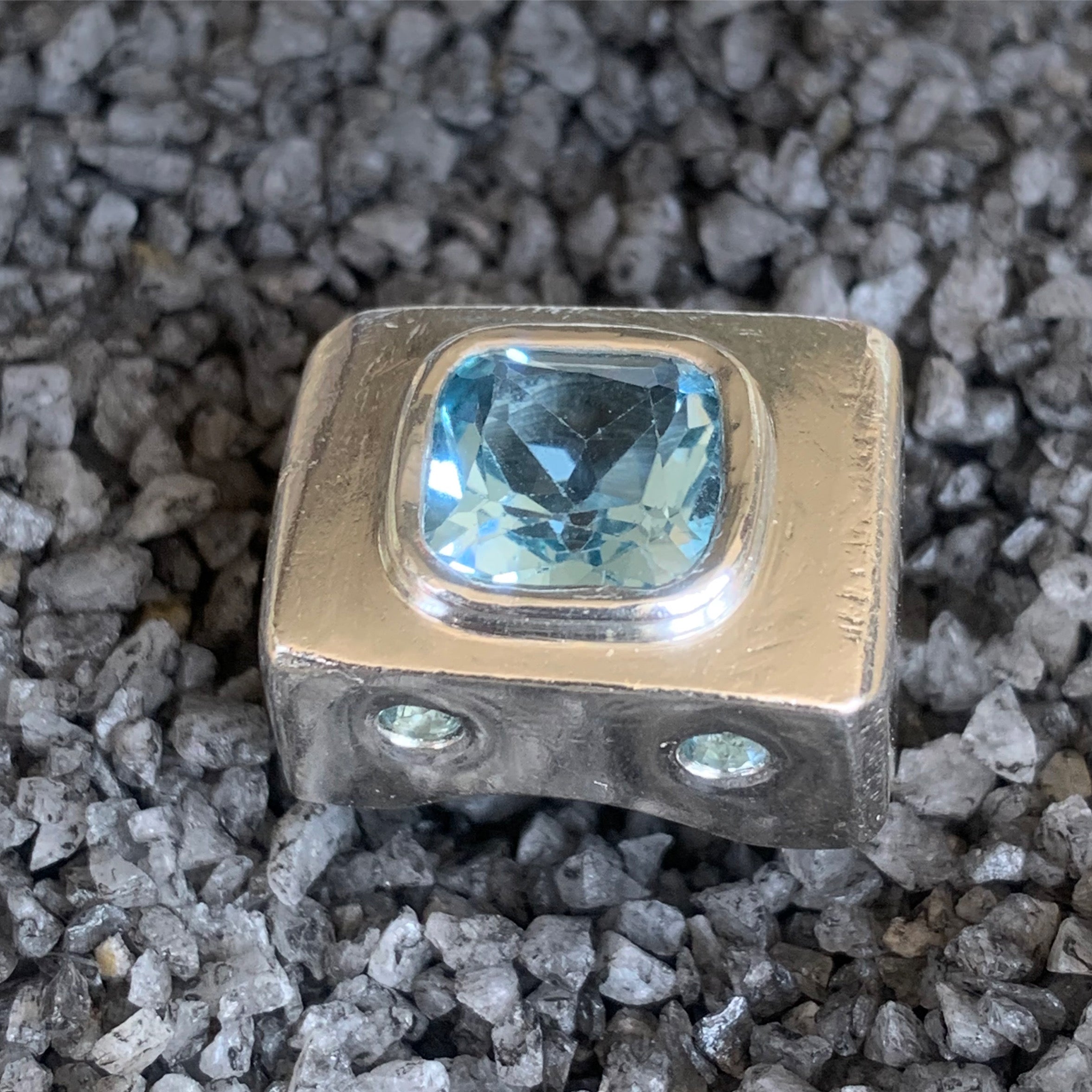 Anillo Plata 950 Topacio y Aguas Marinas